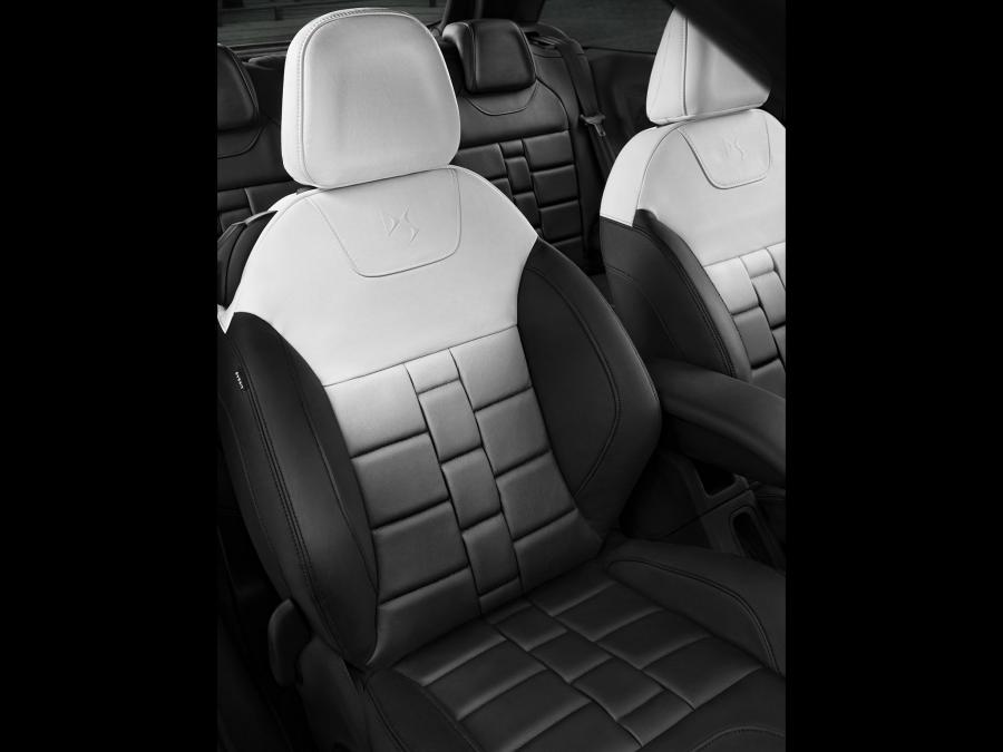  Citroen DS3 Ultra Prestige 2011 года  (фото 6 из 16)